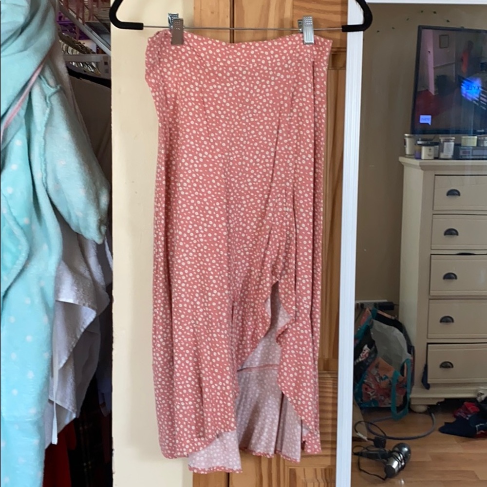 Mid length skirt with slit